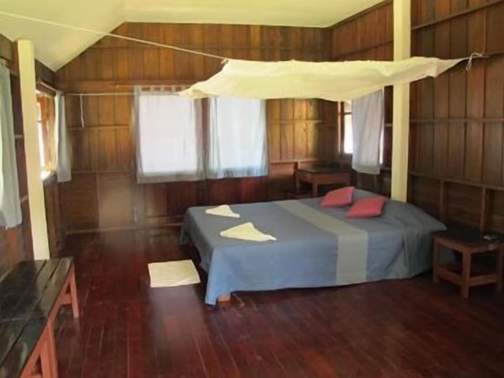 Joy Bungalow Deluxe Bungalow (Beachfront) 3