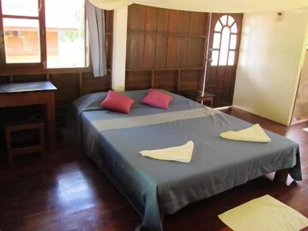 Joy Bungalow Deluxe Bungalow (Beachfront)