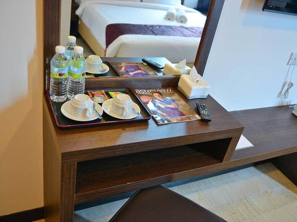 Le Metrotel Standard Double Room 6