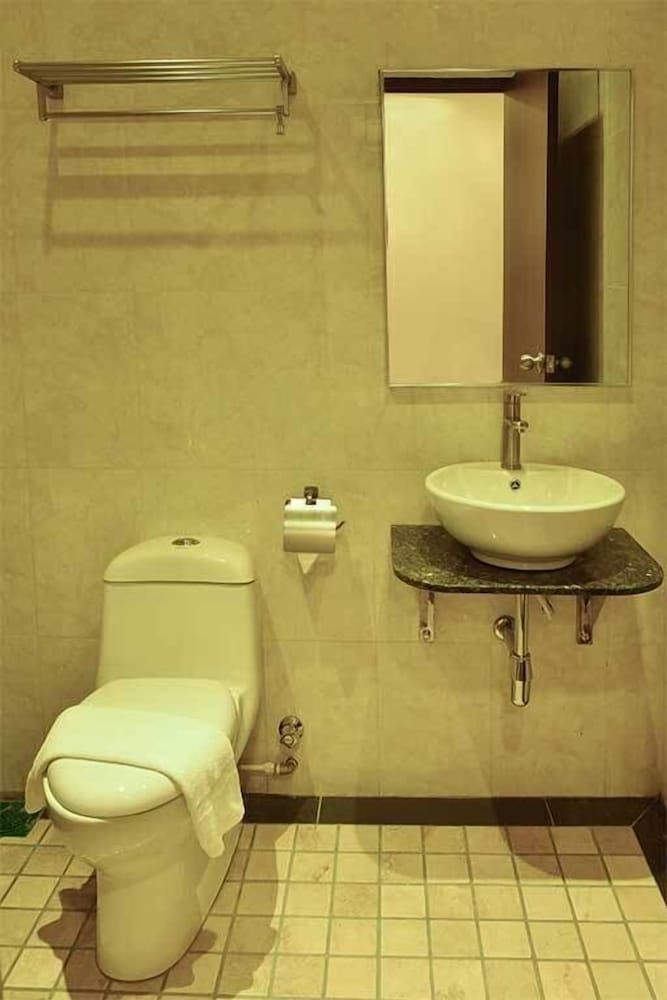 Le Metrotel Standard Double Room 5