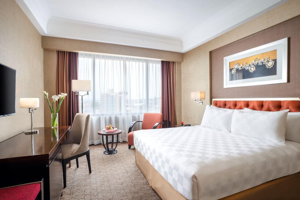 Deluxe City View Queen Room