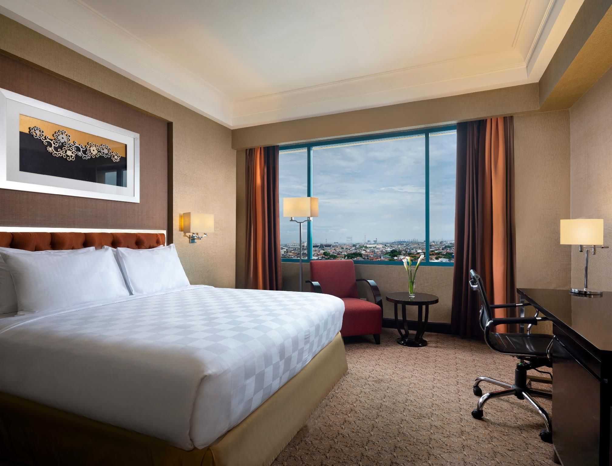 Deluxe City View Queen Room