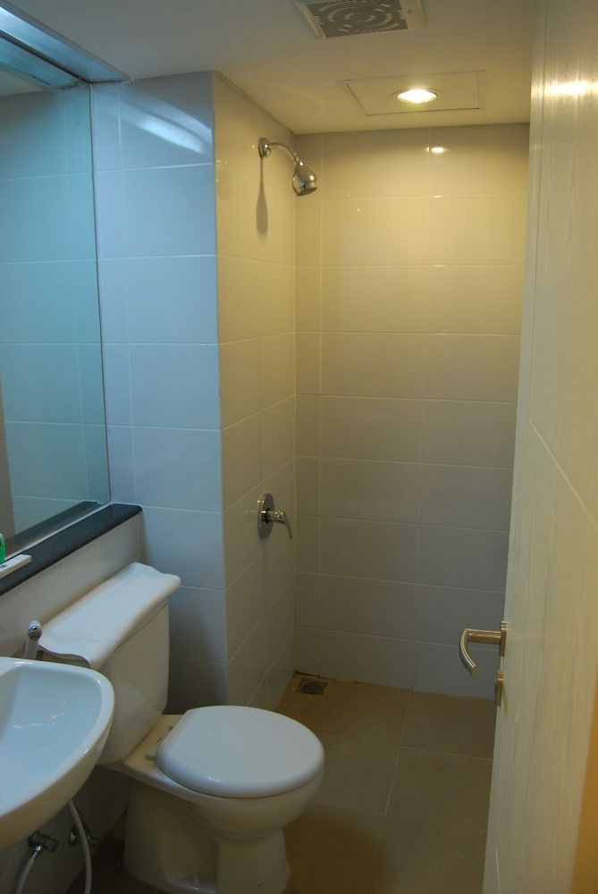 Bekizaar Hotel Surabaya Business Room 4