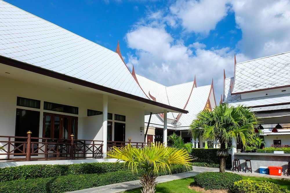 Bhu Tarn Koh Chang Resort and Spa Deluxe Room 7