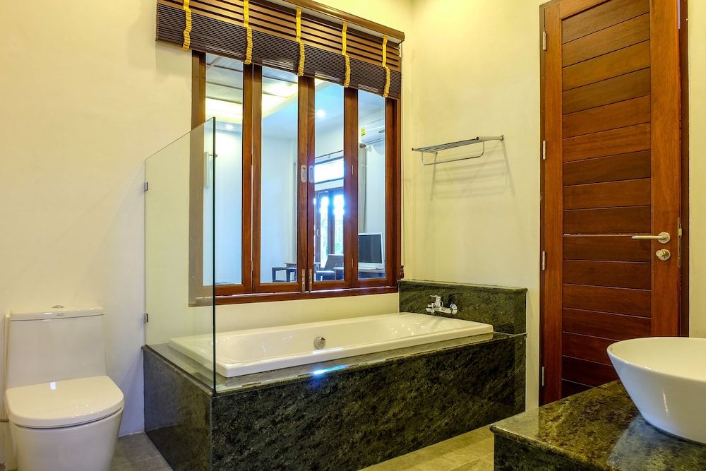 Bhu Tarn Koh Chang Resort and Spa Deluxe Room 9