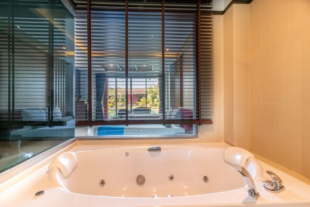 Mai Morn Resort Room, Pool Access 13