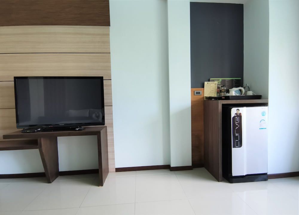 Mai Morn Resort Room, Pool Access 9