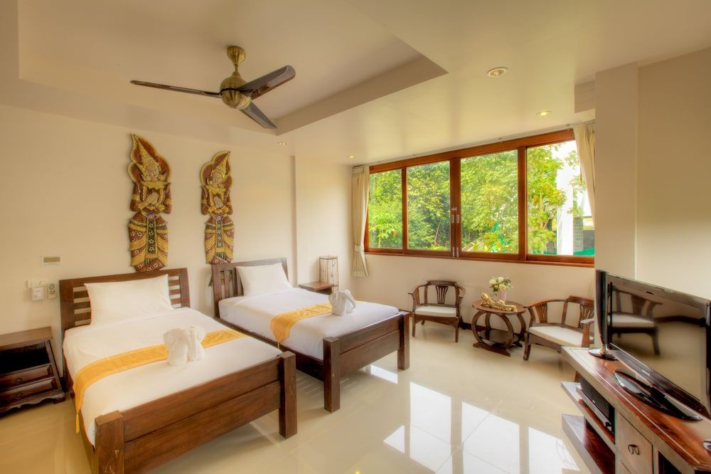 Sunset Hill Boutique Resort Deluxe Room 4