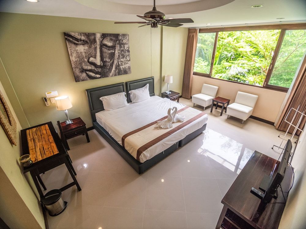 Sunset Hill Boutique Resort Deluxe Room 3