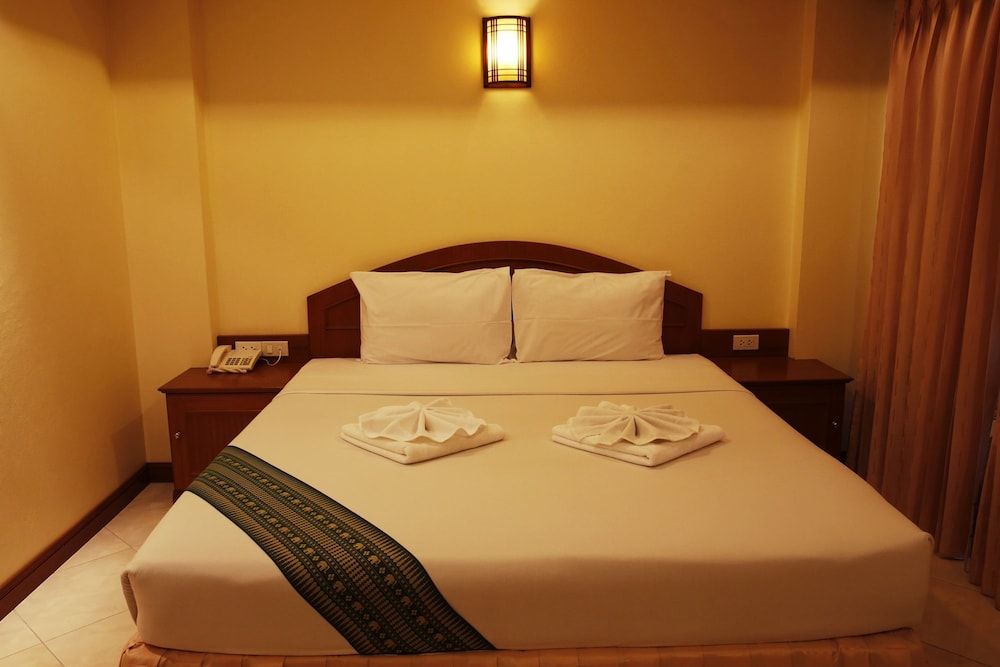 Baan SS Karon Deluxe Room 2