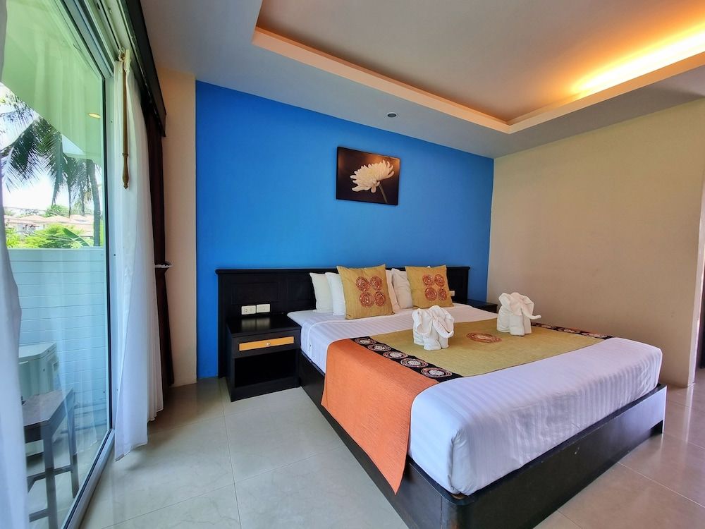 MM Hill Hotel Superior Room