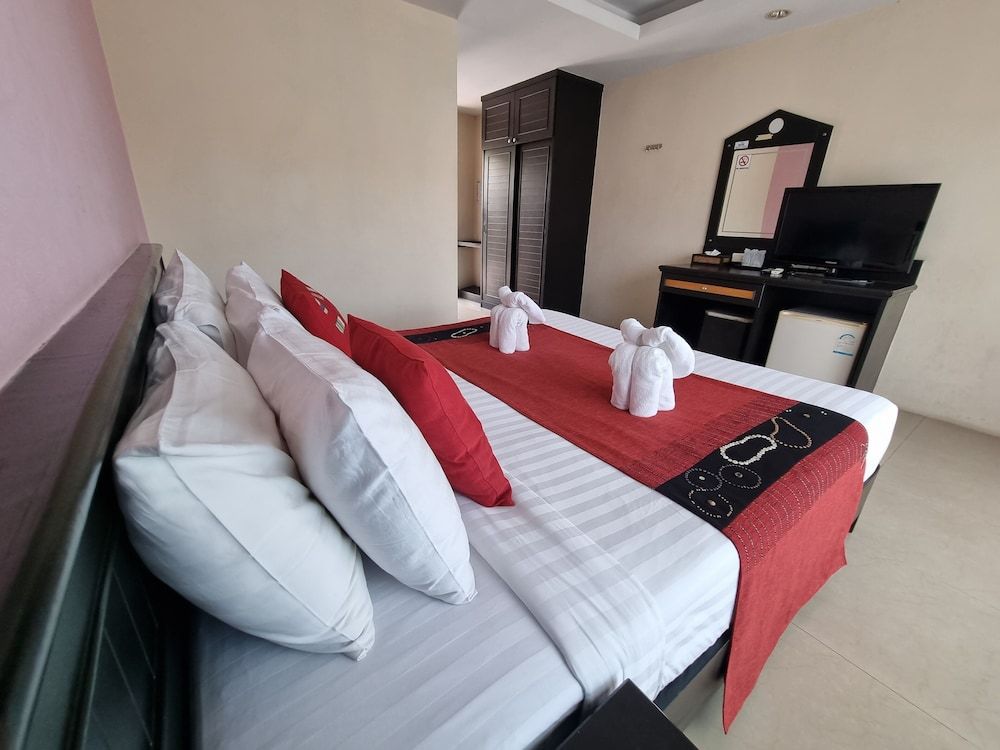 MM Hill Hotel Superior Room 3