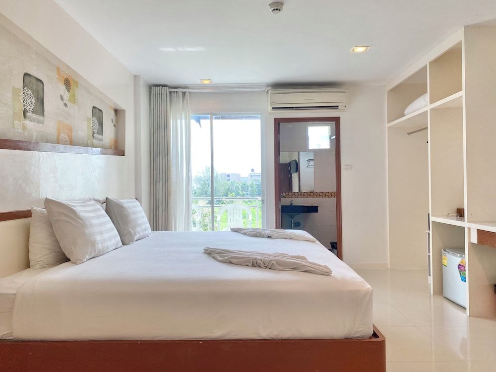 Superior, Double or 1 Twin, City or Mountain View, Balcony
