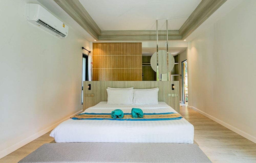 Tonsai Bay Resort Grand Cottage 3