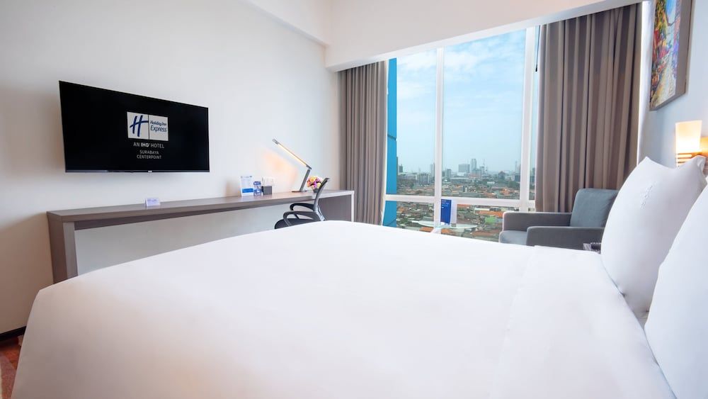 Deluxe Room, 1 Queen Bed, Non Smoking, City View (with Free Breakfast)