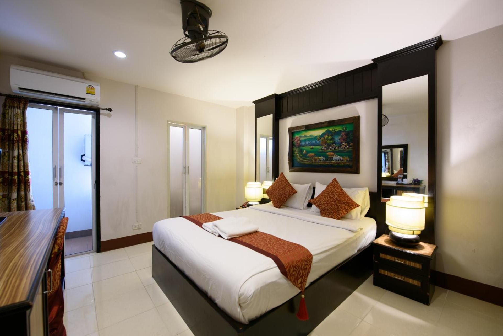 Standard Queen Room - Upper Floor