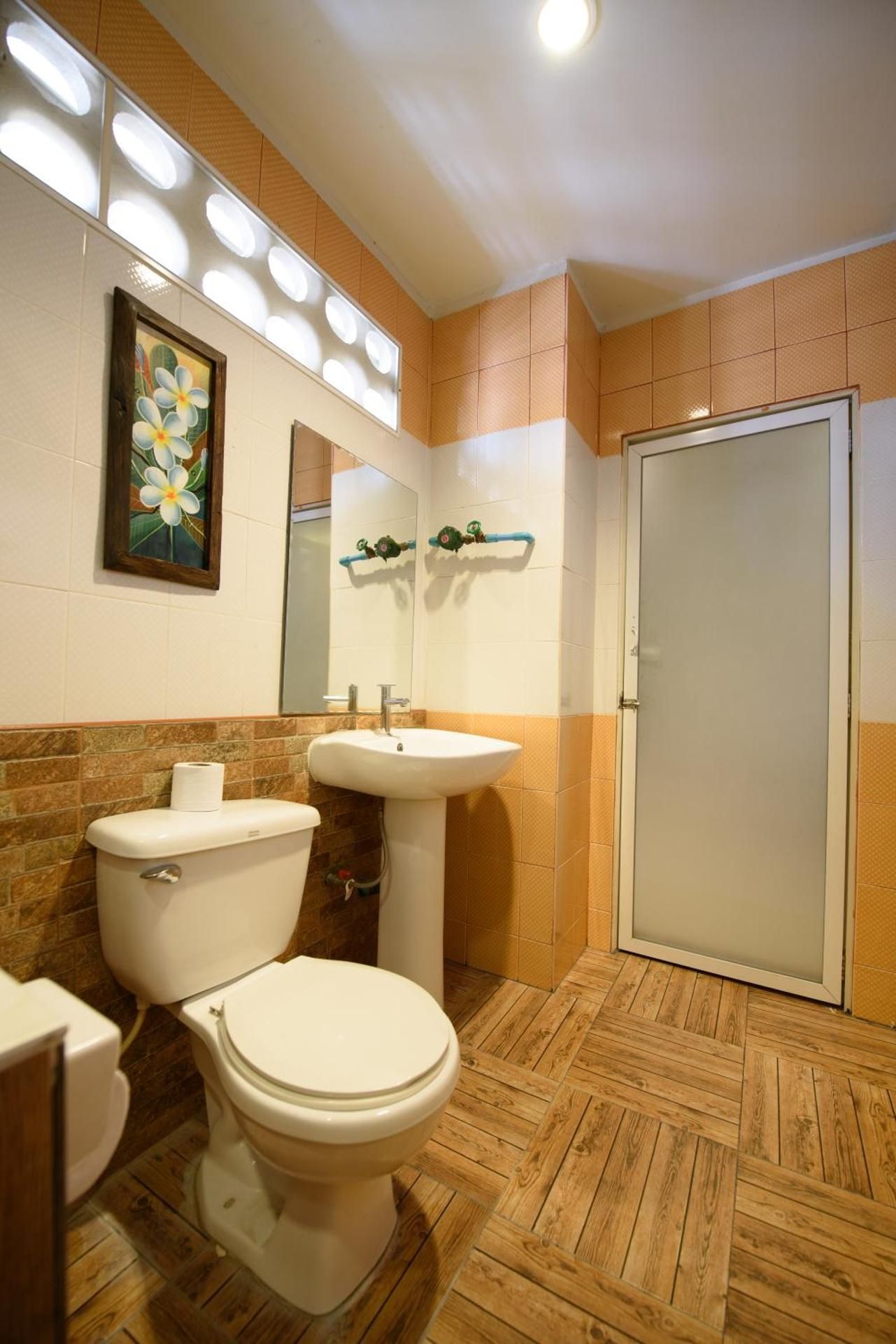 Standard Queen Room - Upper Floor