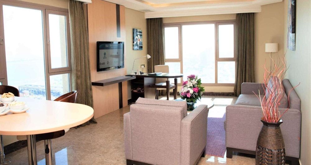 Best Western Plus Mahboula Standard Apartment, 1 King Bed, Non Smoking, Kitchenette 4