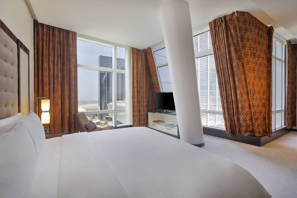Premier Suite (Skyline View)