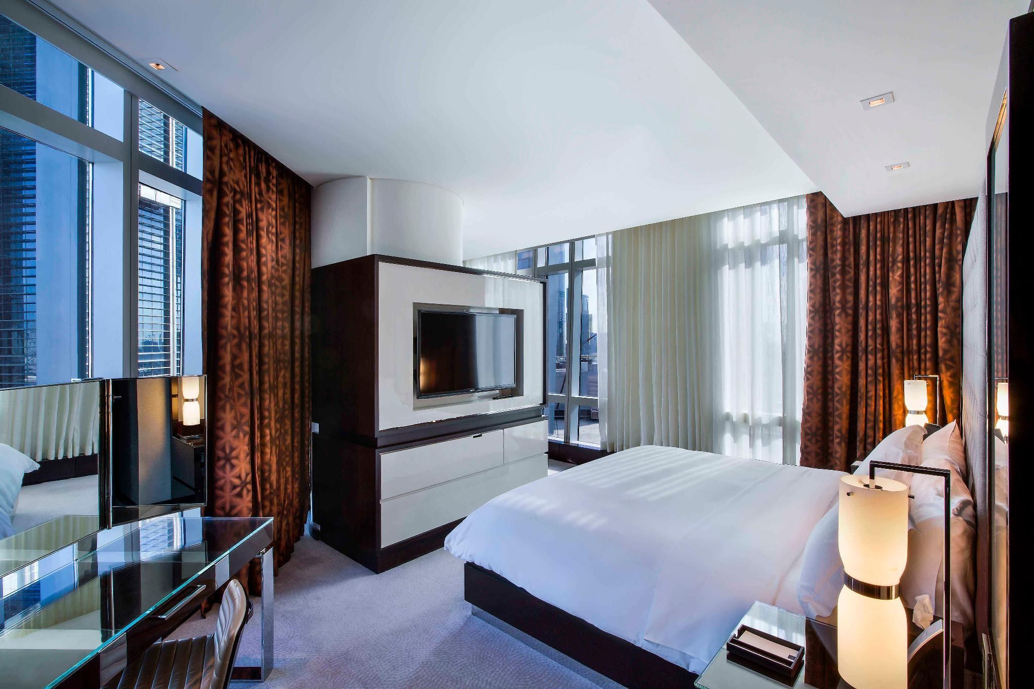 Deluxe Suite - Skyline View