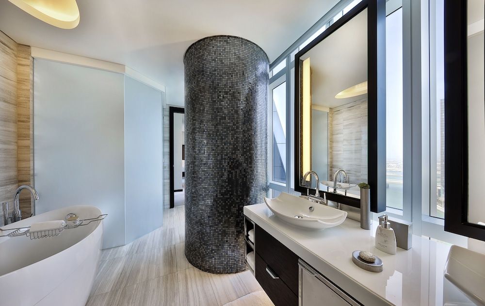 Premier Suite (Skyline View)