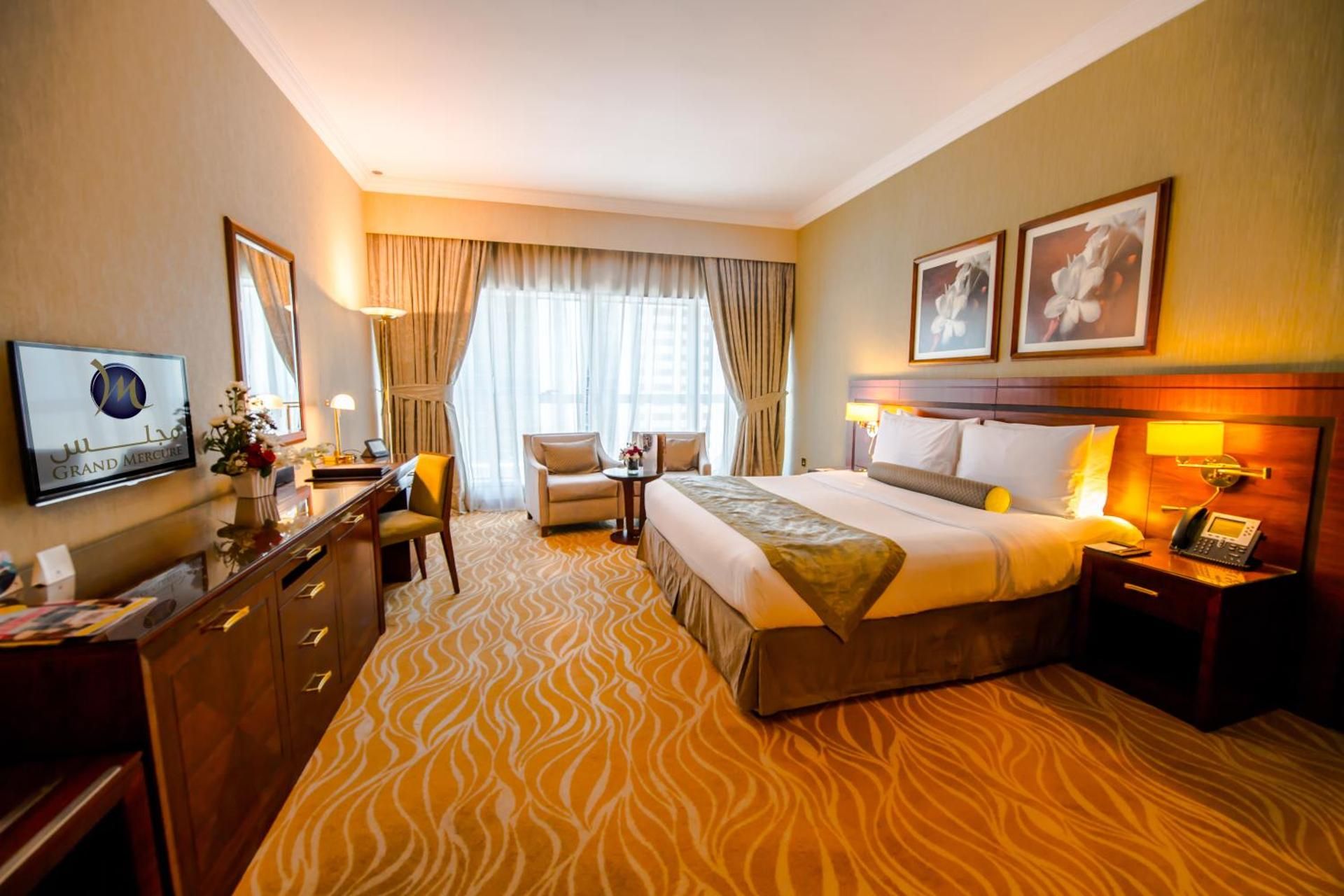 King Studio - Inclusive of two Yas Theme Parks tickets per night