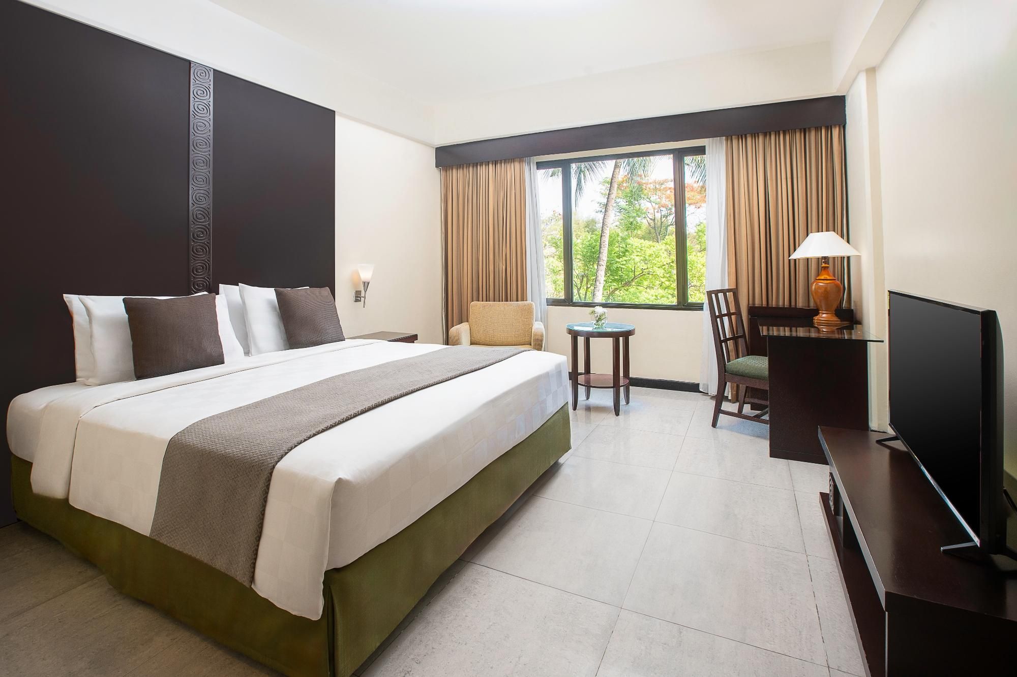Aryaduta Lippo Village Premier Suite 2