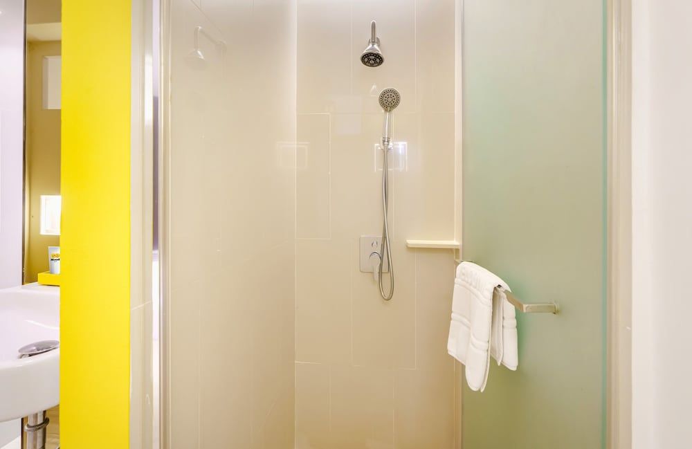 Mood Hotel Pattaya Mood S Twin Bed 5