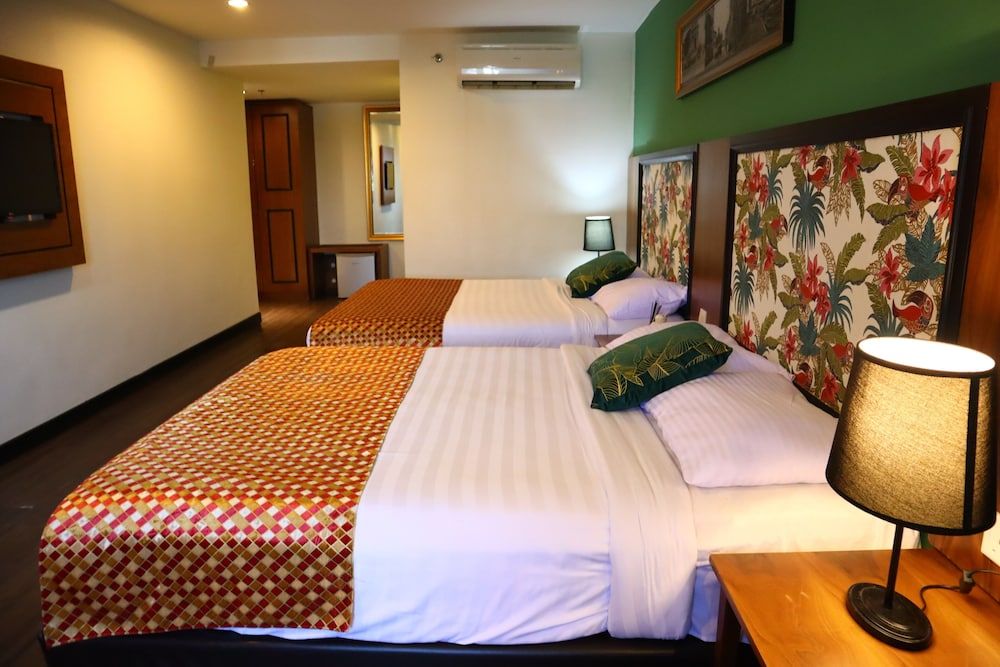 Deluxe Family Room