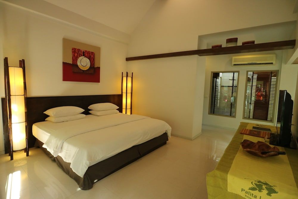 Suite with living room