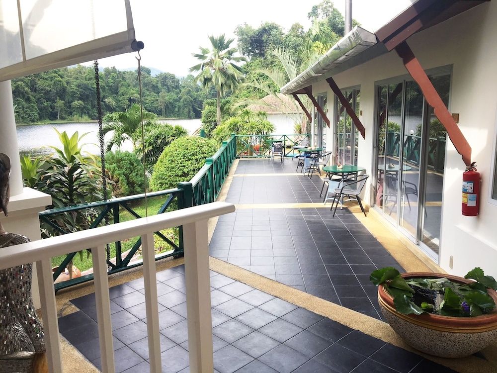 Serenity Lakeside Resort Family 2