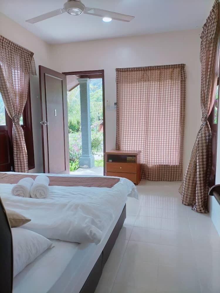 Padimas Villa @Datai Valley Signature Single Room, 1 King Bed, Mountain View
