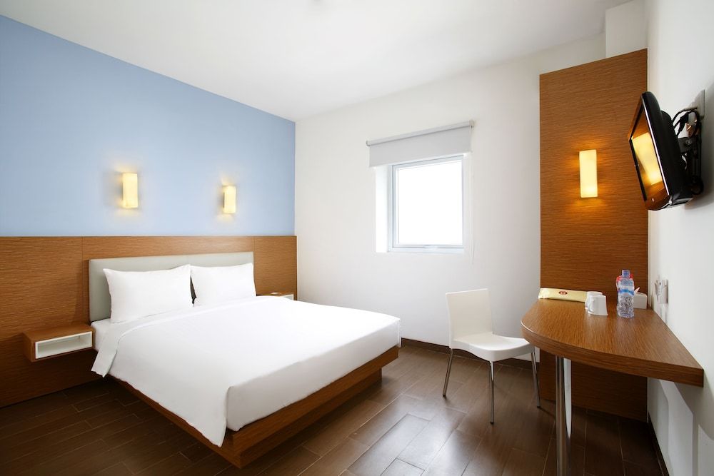 Family Room, 2 Twin Beds