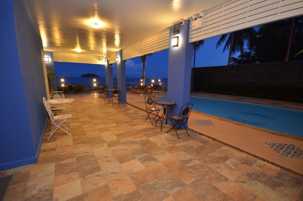 Pearl By The Sea Resort Pool Side 4