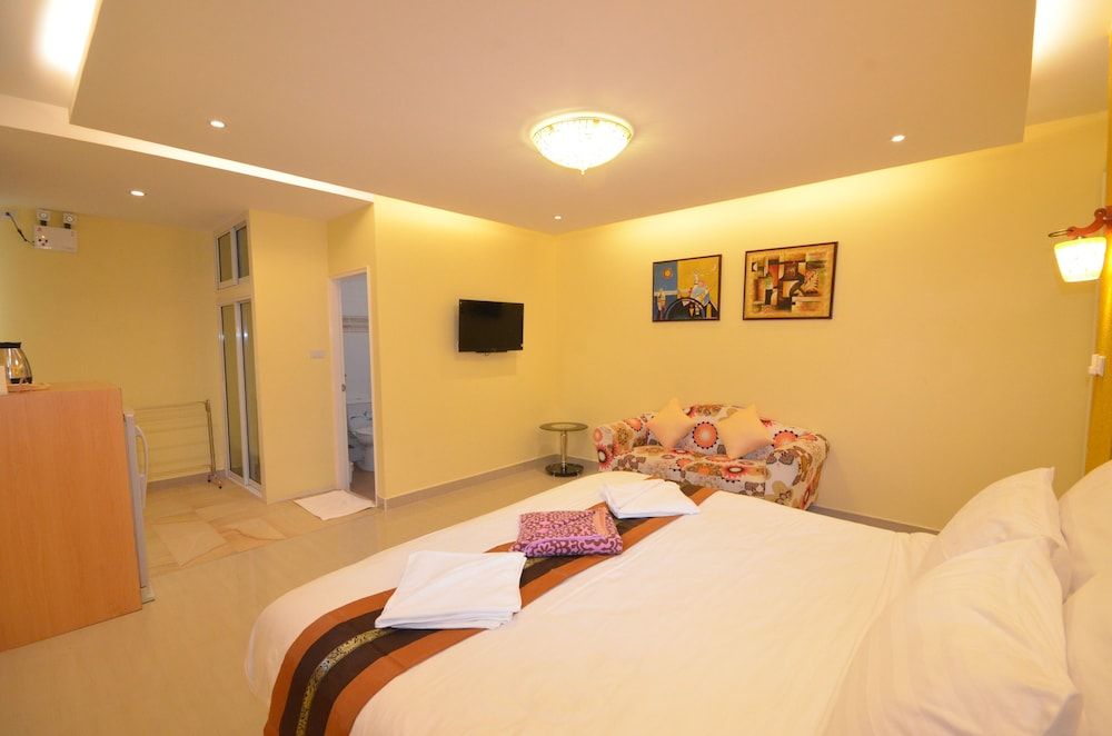 Pearl By The Sea Resort Pool Side 2