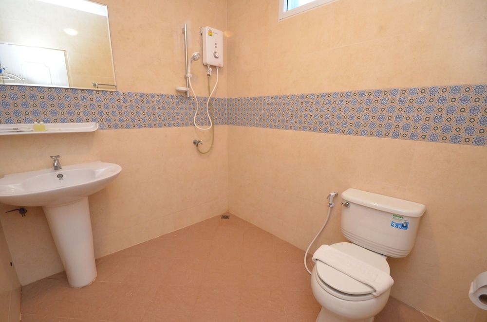 Pearl By The Sea Resort Pool Side 5