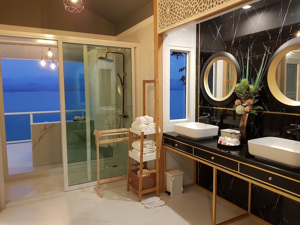 Raya Buri Resort Jacuzzi Villa with King Bed 4
