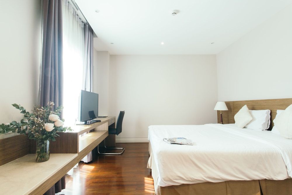 Thomson Residence Hotel Standard Double Room 4