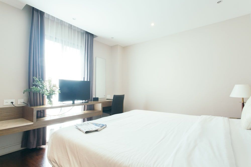 Thomson Residence Hotel Standard Double Room 3