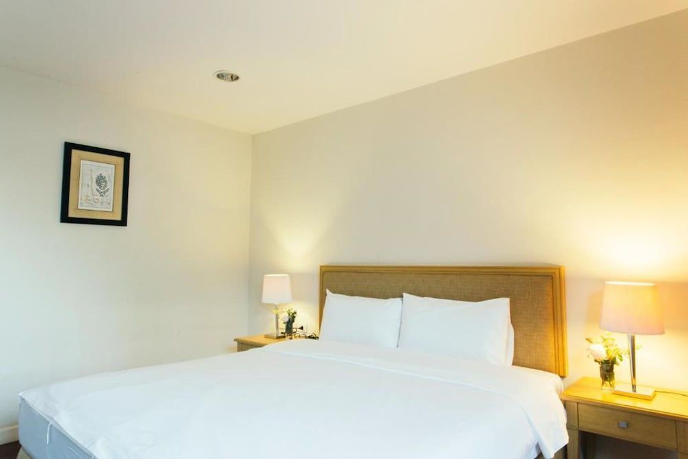 Thomson Residence Hotel Standard Double Room 5