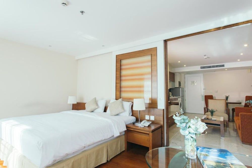 undefined Thomson Residence Hotel 5