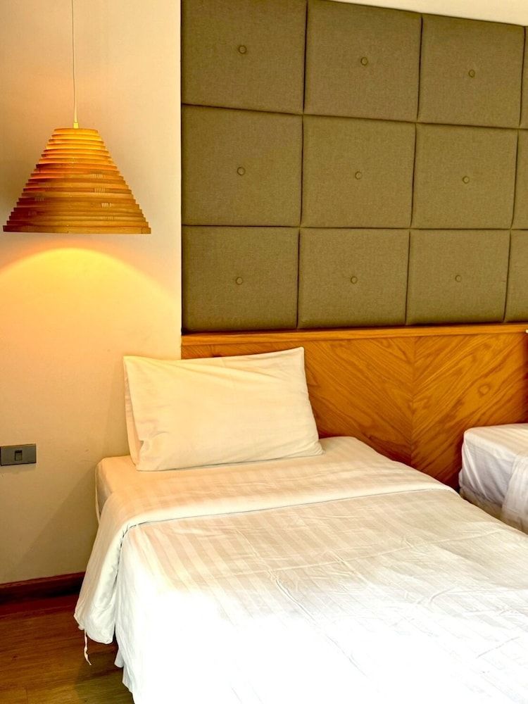 Oun Hotel Bangkok Superior Twin Room, Pool View 10