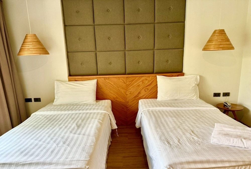 Oun Hotel Bangkok Superior Twin Room, Pool View 5