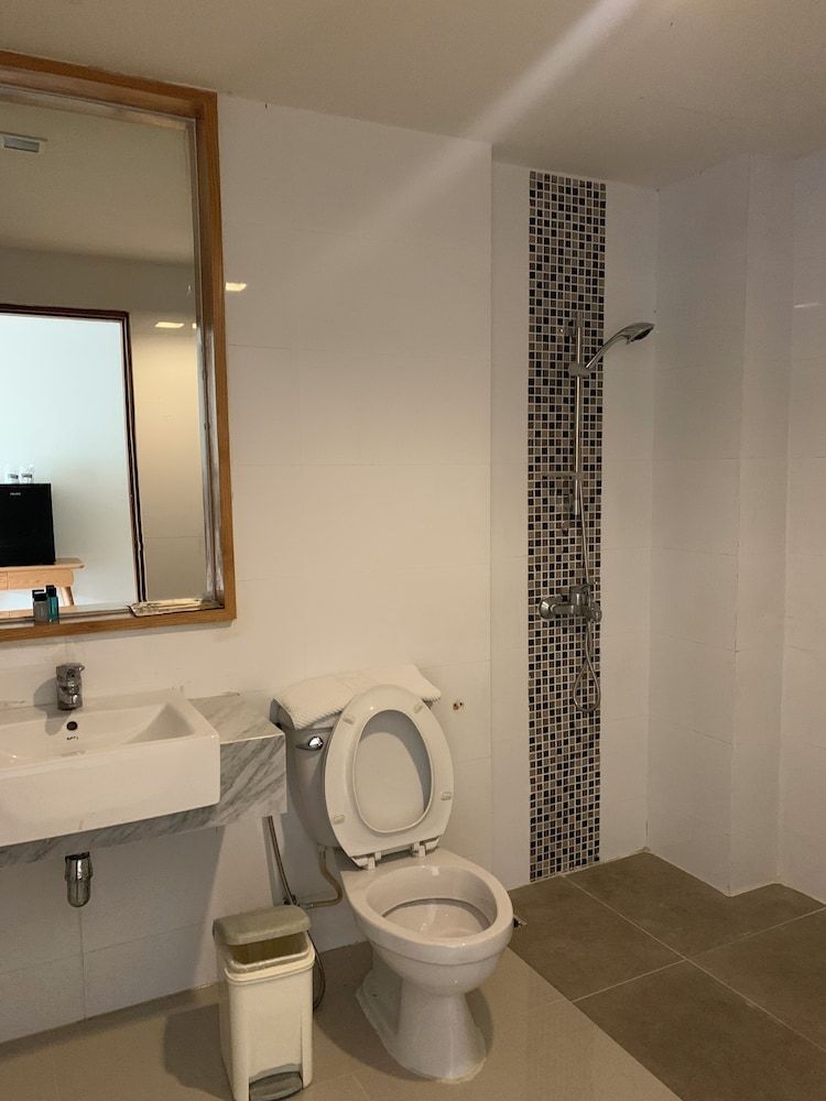 Oun Hotel Bangkok Superior Twin Room, Pool View 14