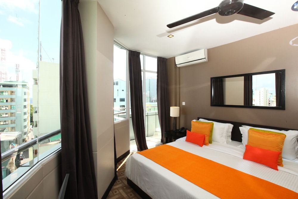 The Beehive Deluxe Double Room 4