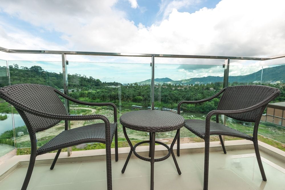 Fishermen's Harbour Urban Resort Deluxe Plus King Bed 4