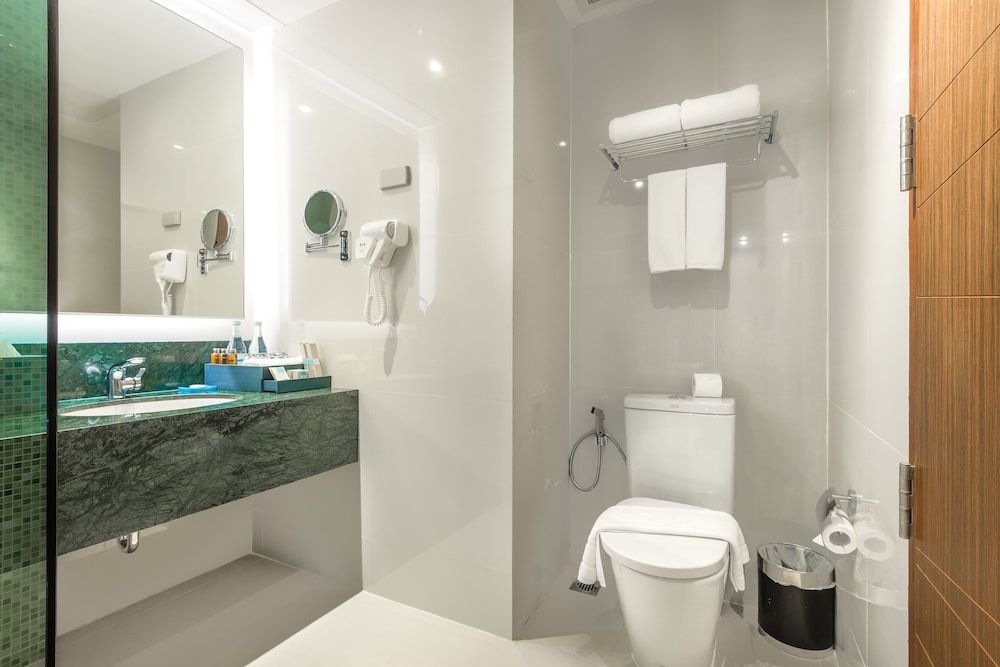 Fishermen's Harbour Urban Resort Deluxe Plus King Bed 6