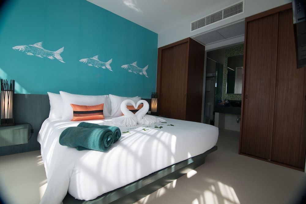 Honeymoon Pool Suite