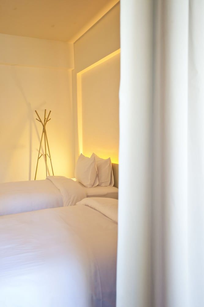 BED Phrasingh Hotel - Adults Only Standard Triple Room (Adult Only) 5