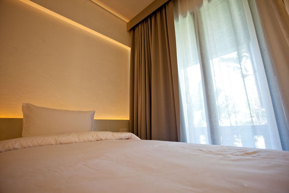 BED Phrasingh Hotel - Adults Only Standard Triple Room (Adult Only) 4